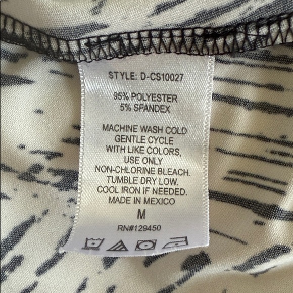 Stylish Black and White Patterned Short Sleeve Top - Picture 6 of 8